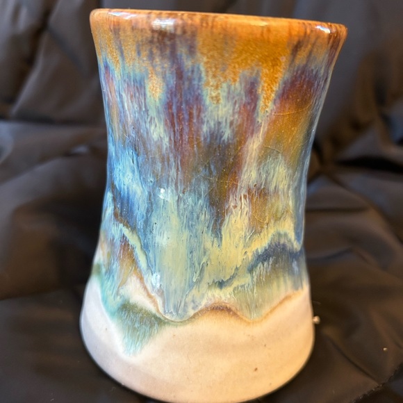 This mug hand made by Erik Hertz a professional potter over 40 years - Picture 3 of 8